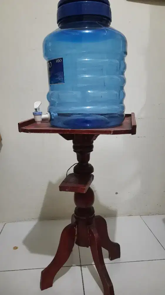 Standing galon bahan kayu