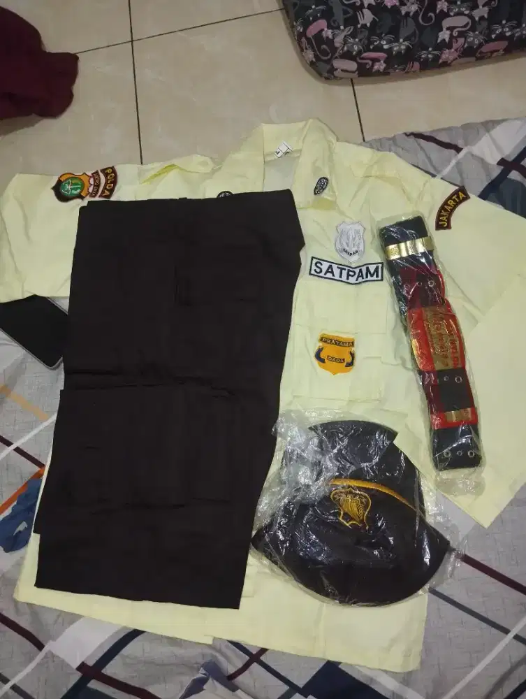 Seragam safari security dan Sepatu