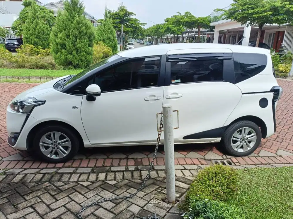MOBIL TOYOTA SIENTA G M/T 2017