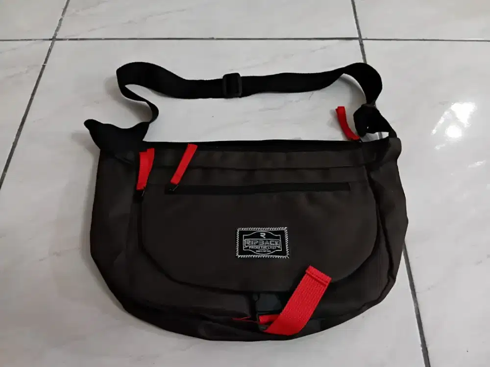 Tas pundak / tas slempang dewasa