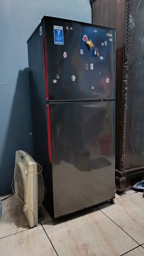 (JUAL CEPAT & ADA BONUS) KULKAS 2 PINTU AQUA D251 TANPA BUNGA ES
