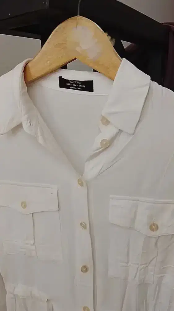 Kemeja serut putih BERSHKA ORI