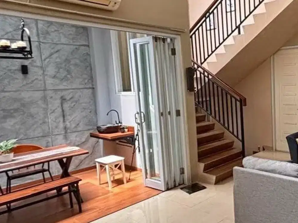 Rumah Bangunan Mandiri Cantik semi furnished Delatinos BSD Tangerang DL6098