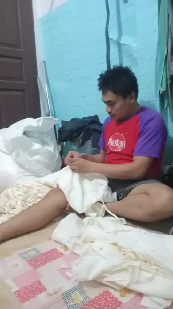 Cari kerjaan apa aja yg penting bs buat beli susu anak