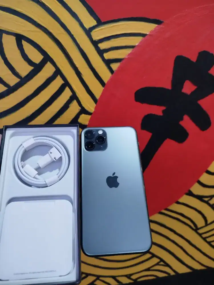 iPhone 11 pro 256gb dalam hall apple