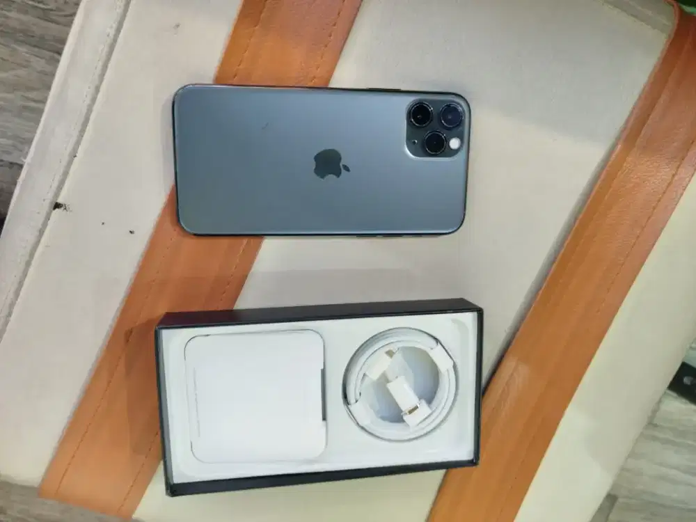 iPhone 11 pro 256gb proper apple