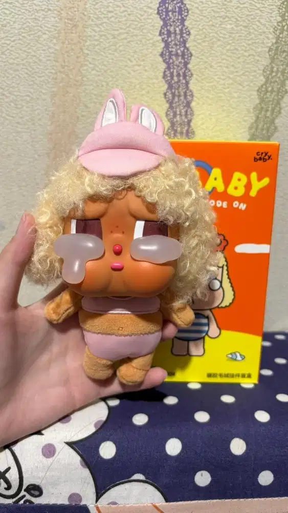 CRY BABY VACATION MODE ON