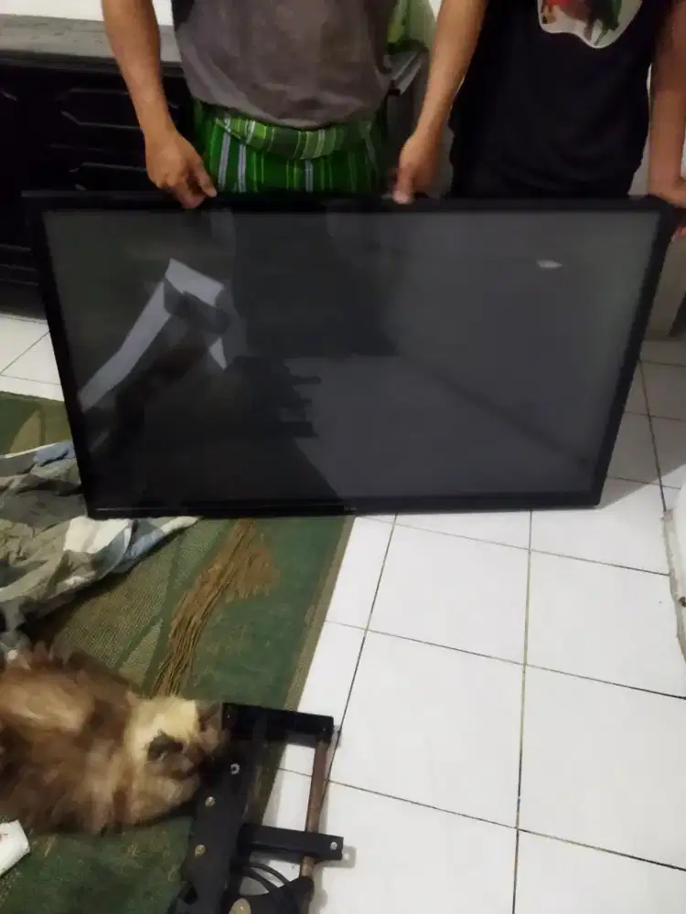 Tv merk LG ukuran jumbo