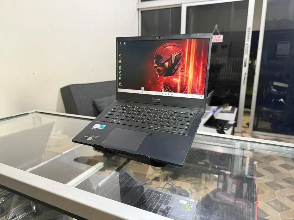 CORE I3gen10 RAM 8 GB SSD 256 GB LAYAR FHD