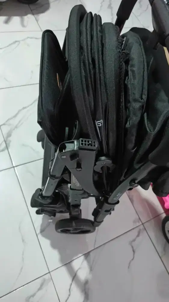 Dijual 2 stroller , boleh satuan juga, jual cepat !! Nego sampai jadi