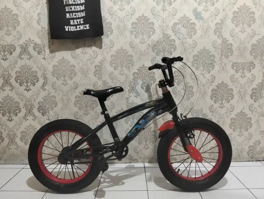 sepeda anak ukuran 16  untuk umur 4-7 tahun
