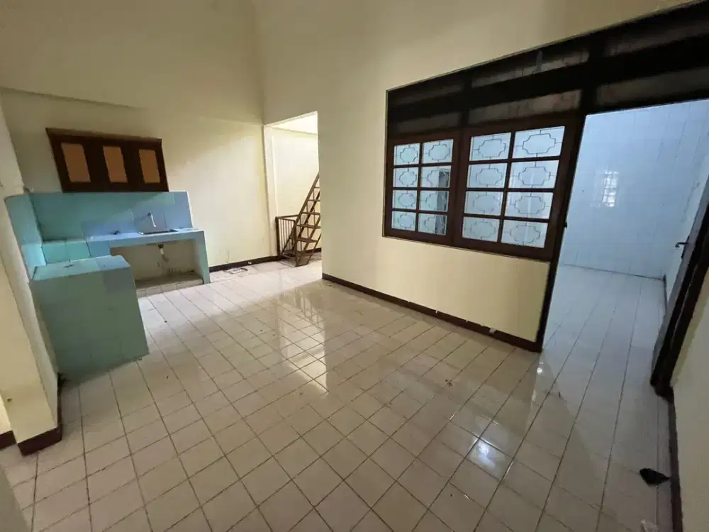 Rumah Tua 120 m² di Kosambi Baru – Row 3 Mobil, Cocok untuk Usaha