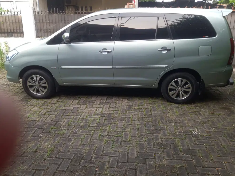 Toyota Kijang Innova 2005 Bensin