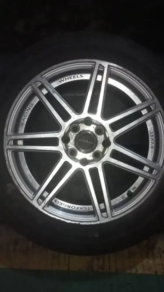 di jual velg racing sama ban nya