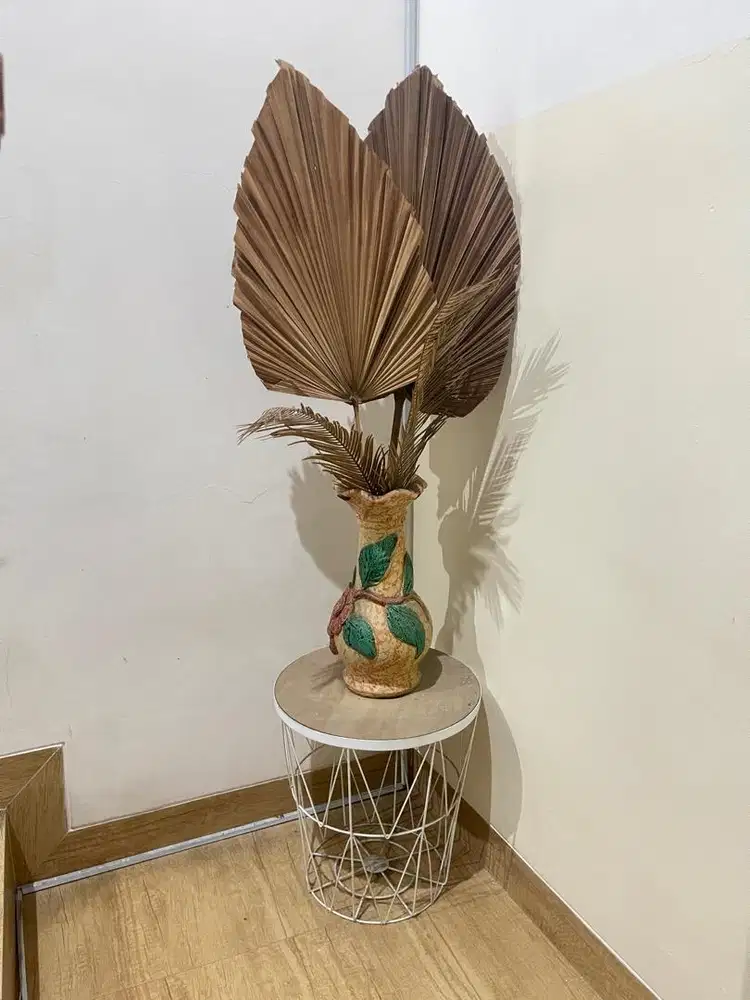 (GRATIS) rak dan vas bunga guci ace hadware