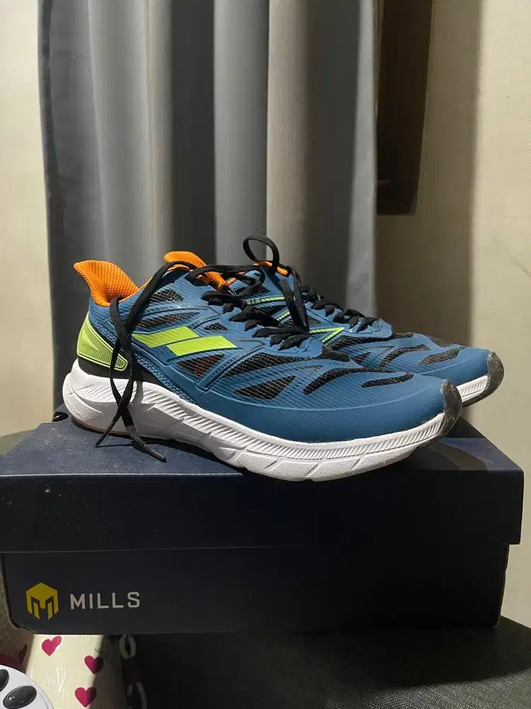(GRATIS) Sepatu running mils baru