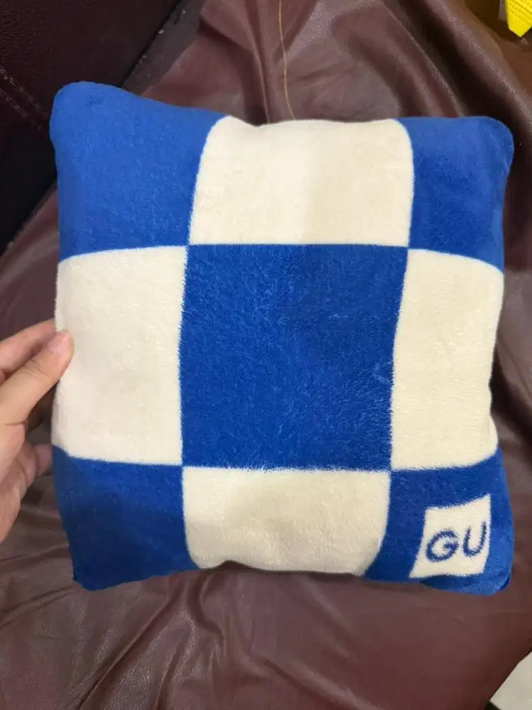 Bantal Sofa hadiah GU