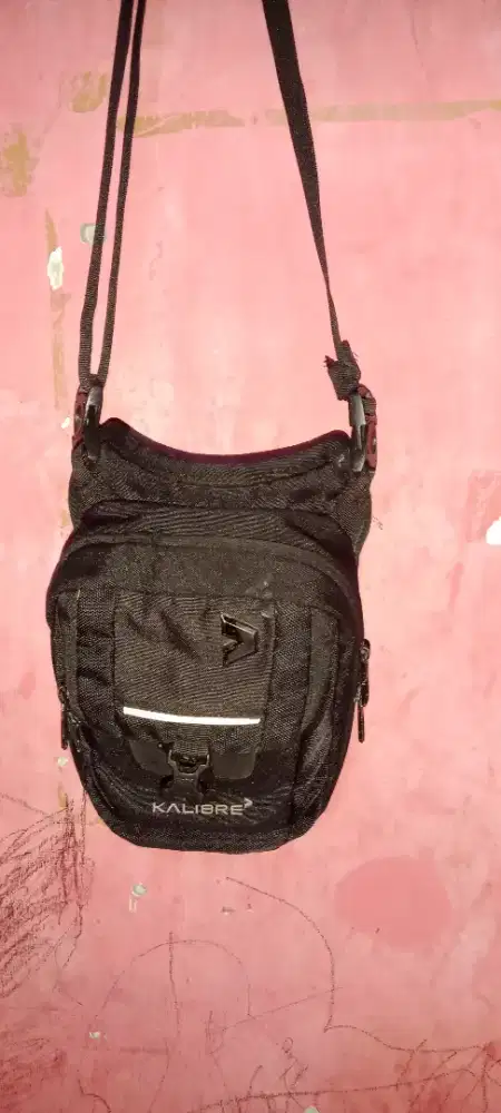 Tas kalibre warna cerah minus sleting atas aga macet