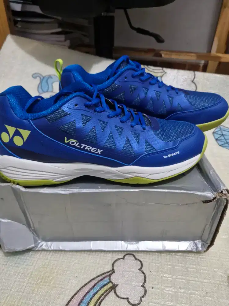 Sepatu Badminton Yonex Voltrex