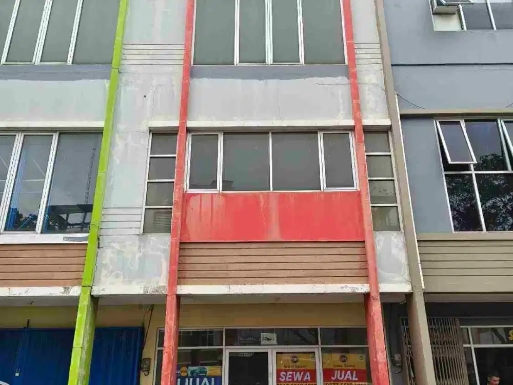 Disewakan ruko 3 lantai cocok untuk kantor atau gudang di Betos bekasi Timur