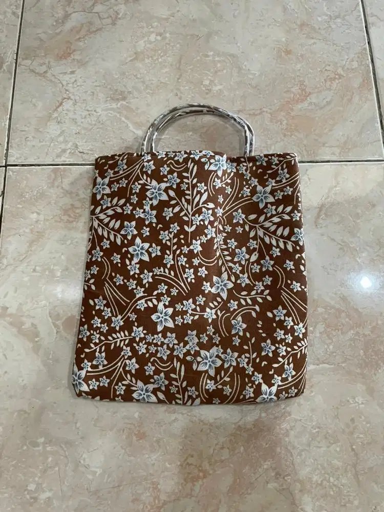 Tas kecil bunga wanita