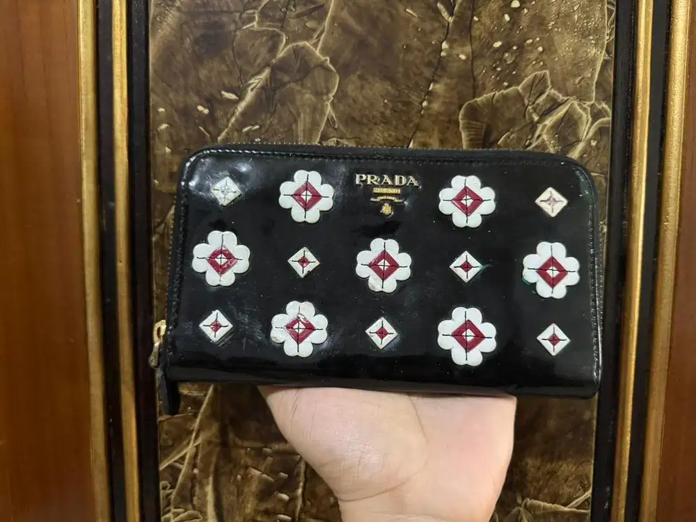 Dompet prada bunga