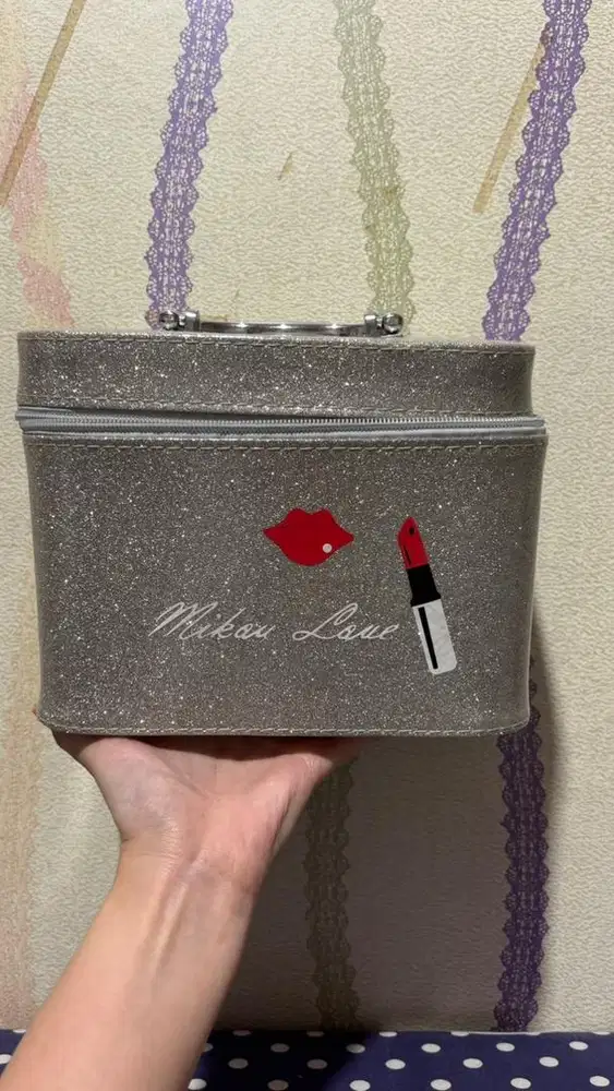 MAKEUP CASE NO BRAND
