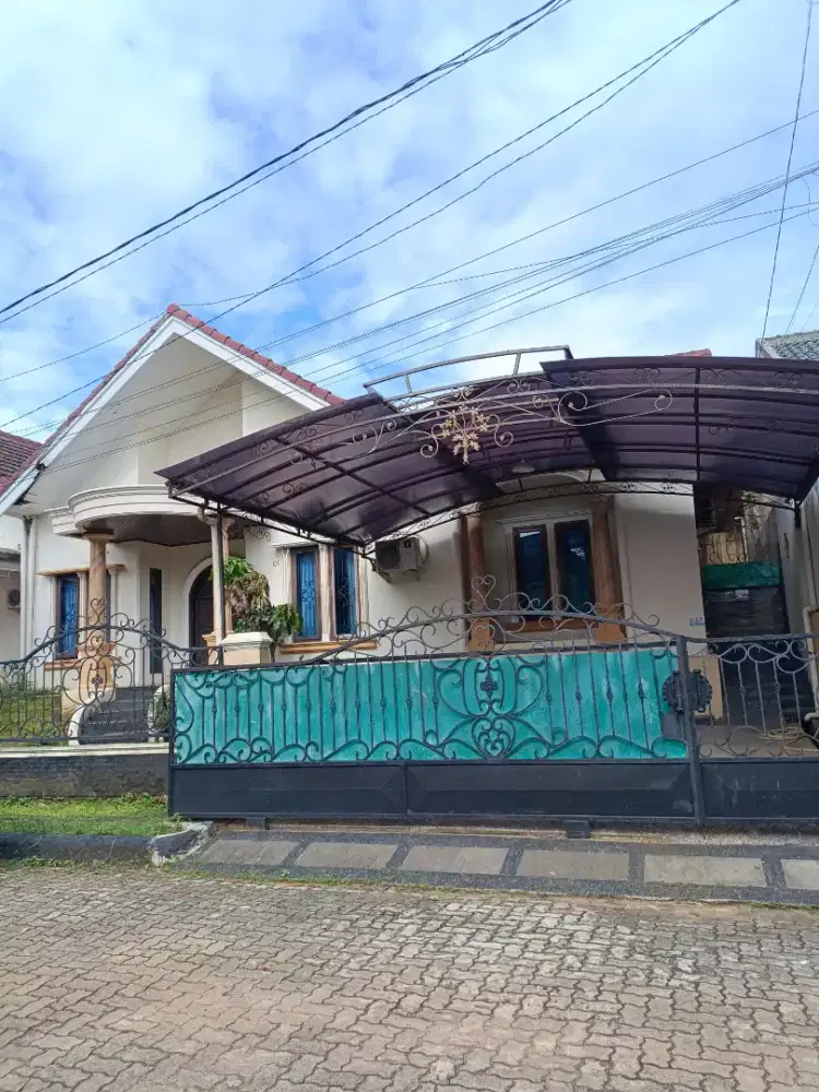 RUMAH DI JUAL DEKAT AKAR HOTEL SHERATON