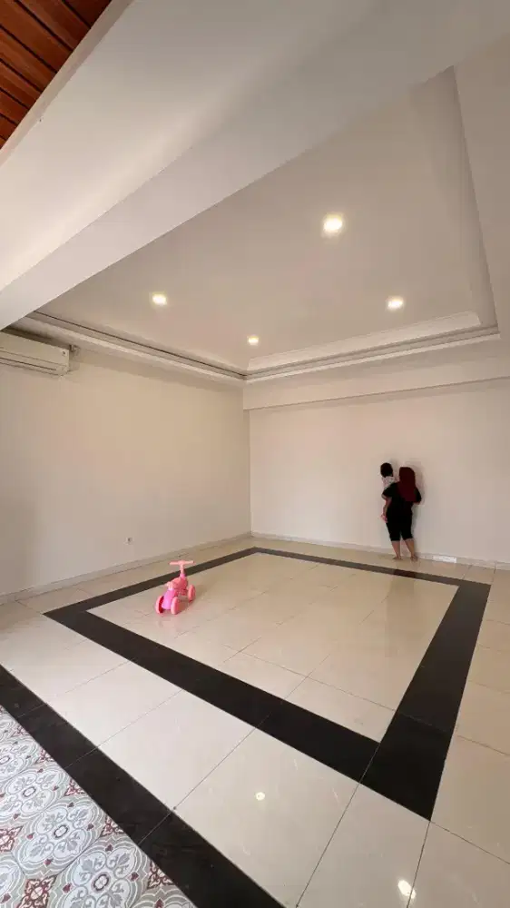 DISEWAKAN TAHUNAN RUKO LOKASI PINGGIR JALAN