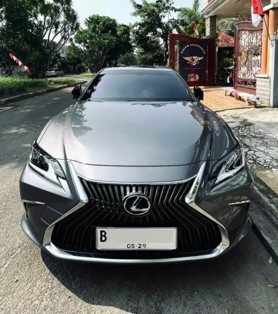 Lexus Es300h Ultra Luxury tahun 2019