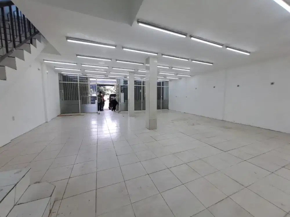 Disewakan ruko gandeng lebar 8 meter pinggir jalan raya Grogol