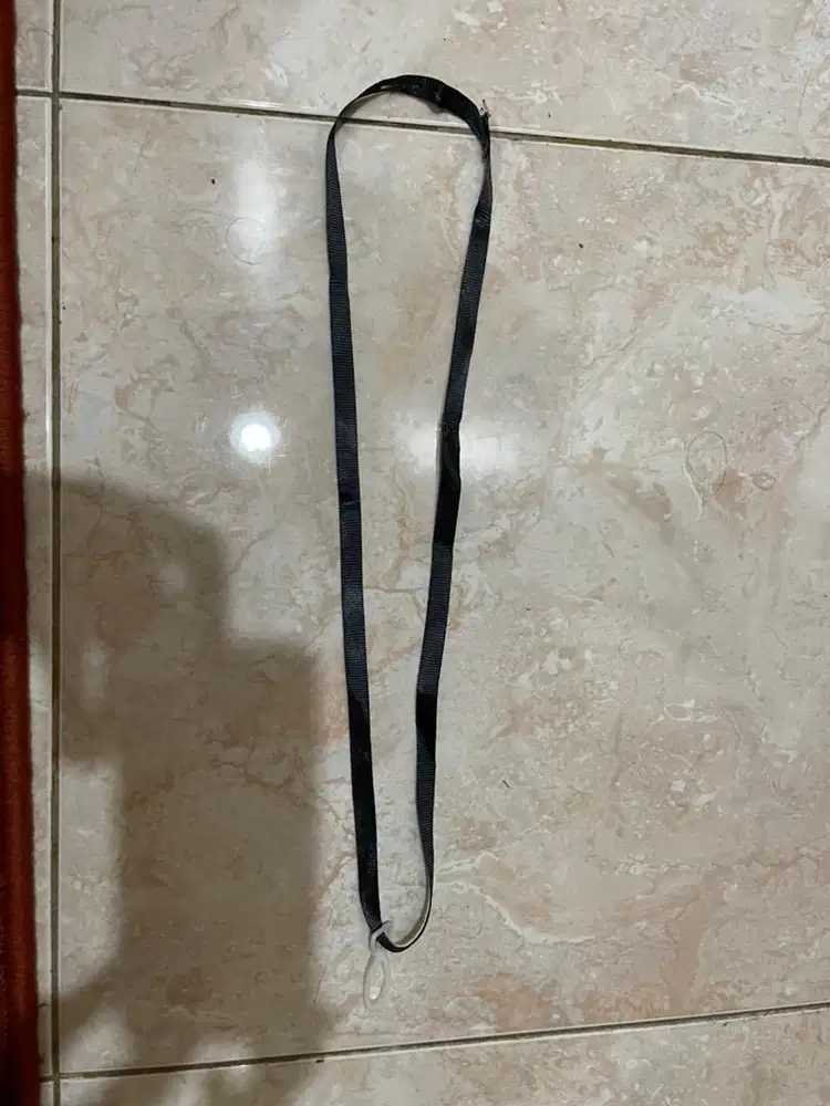 Tali lanyard warna hitam
