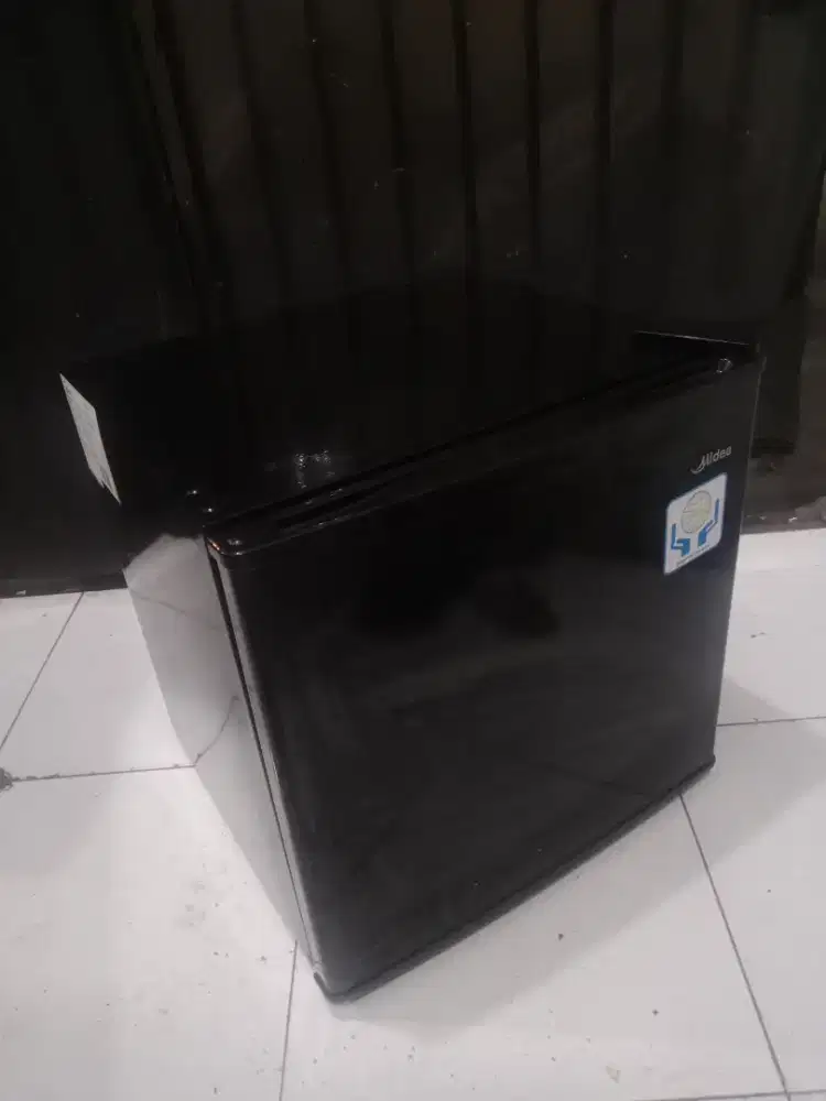 KULKAS MINIBAR MIDEA