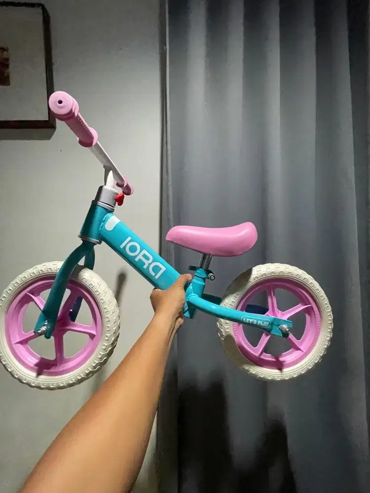 (GRATIS) Sepeda penyeimbang roda dua anak perempuan