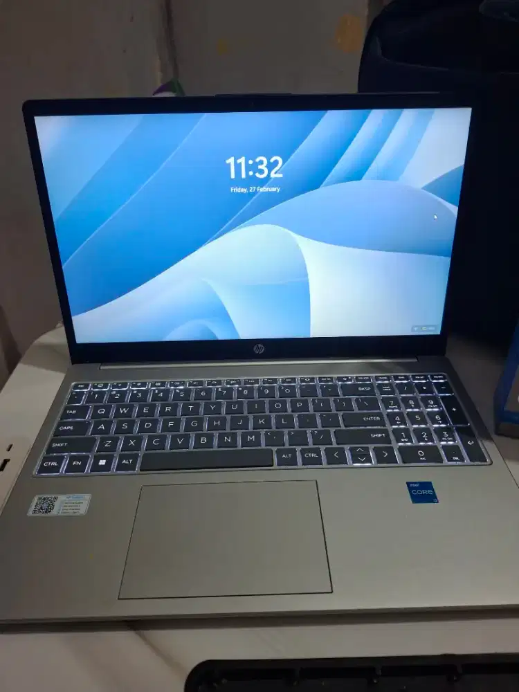 laptop HP 15 natural silver (15-fd0429TU) 8GB / 512GB intel core i3