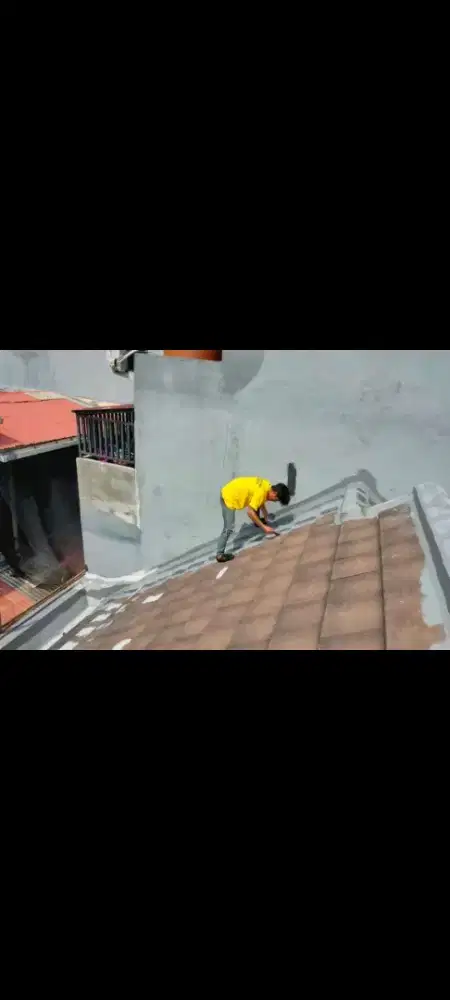 Renovasi atap rumah bocor