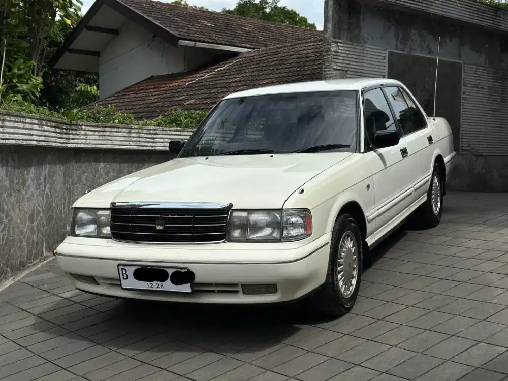 Toyota crown 2.0 royal saloon