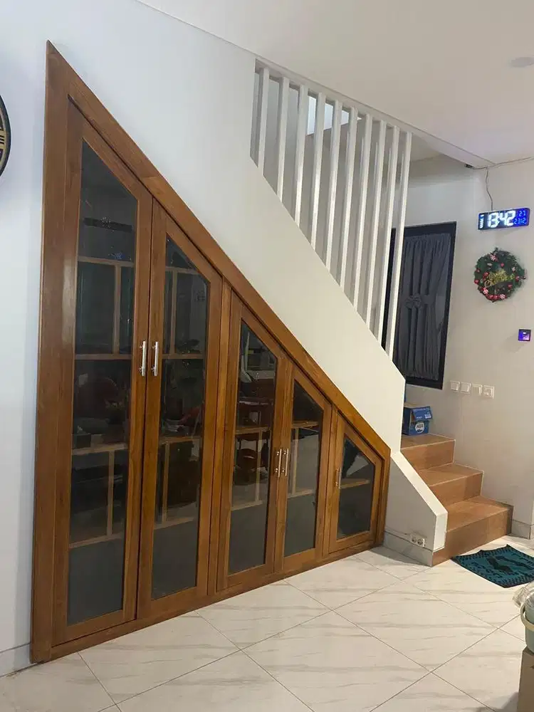 Lemari bawah tangga kayu jati asli