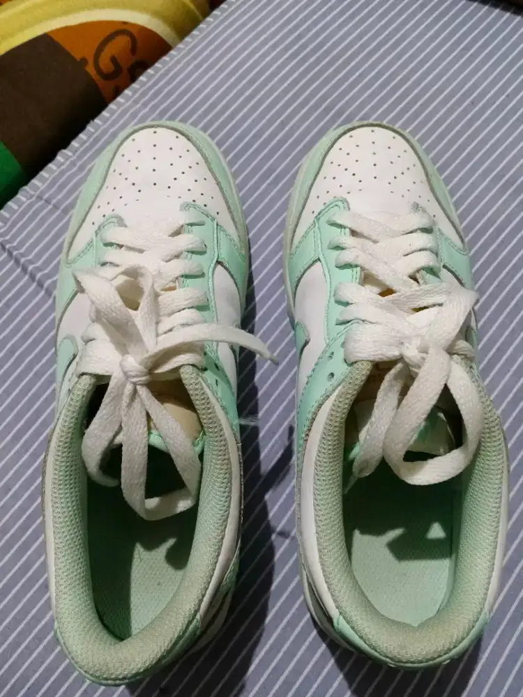 sepatu kets Nike Dunk Low Green Glow untuk wanita