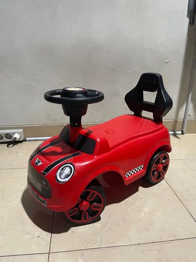 (GRATIS) Mobil mainan anak plastik