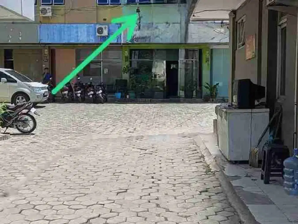 Ruko 2,5 lantai cocok untuk kantot dan tempat usaha dengan lokasi strategis dekat ke jalan raya Dago