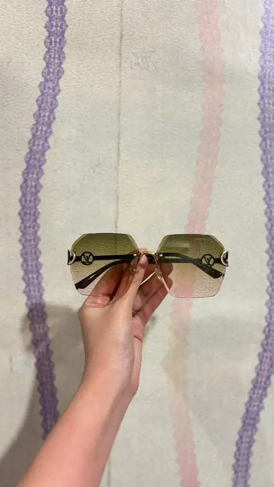 KACAMATA HITAM NO BRAND