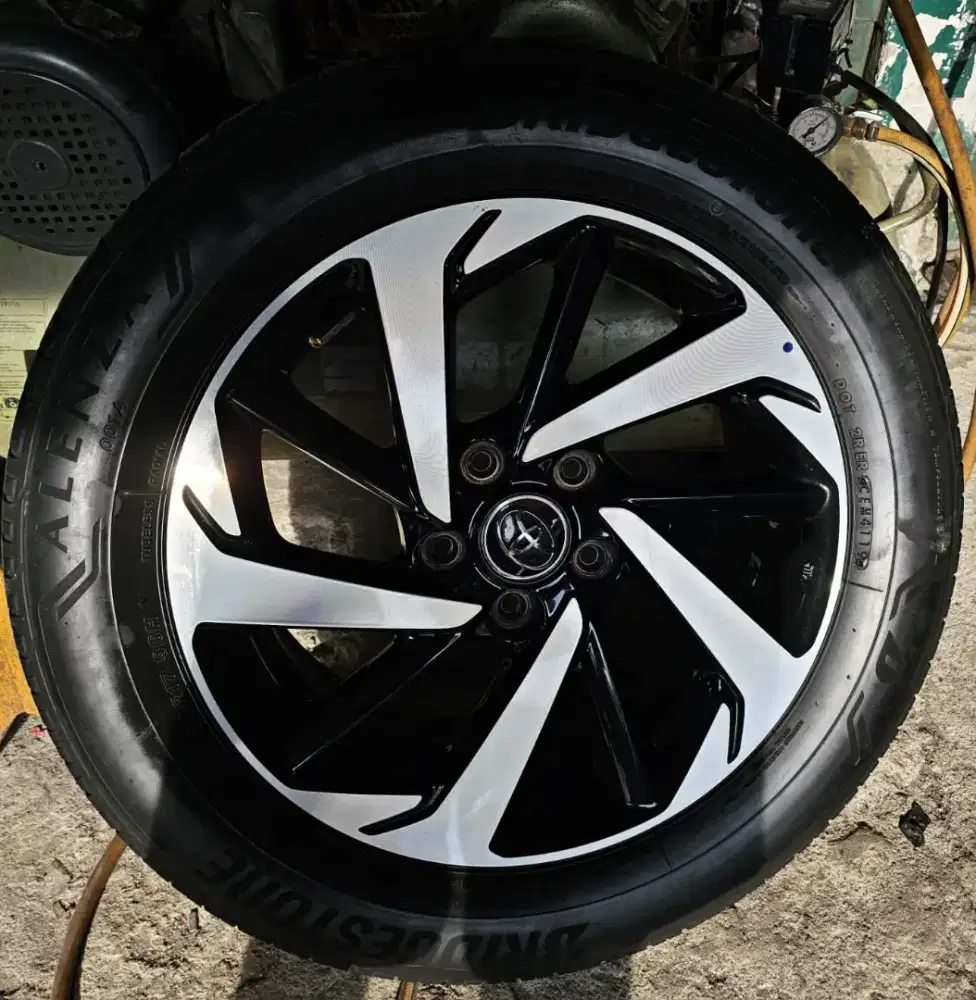 Velg OEM Rush TRD R17 PCD5x114.3 Black Polish.  4pcs velg Ban