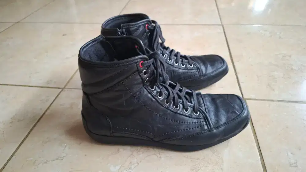 Sepatu bekas gino mariani