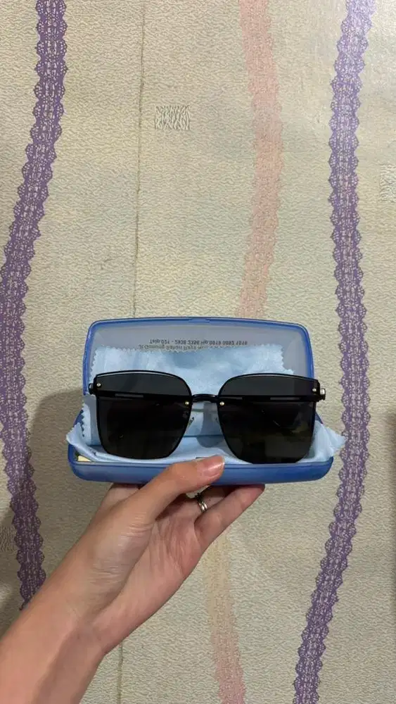 KACAMATA HITAM MINISO