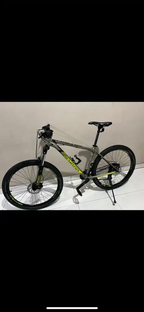 Sepeda MTB Polygon Premier 5 27.5