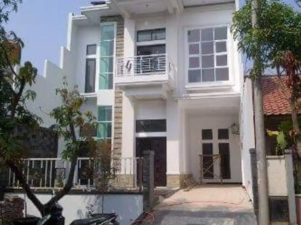 Diijual rumah siaphuni di Bulevar Hijau Harapan Indah Bekasi