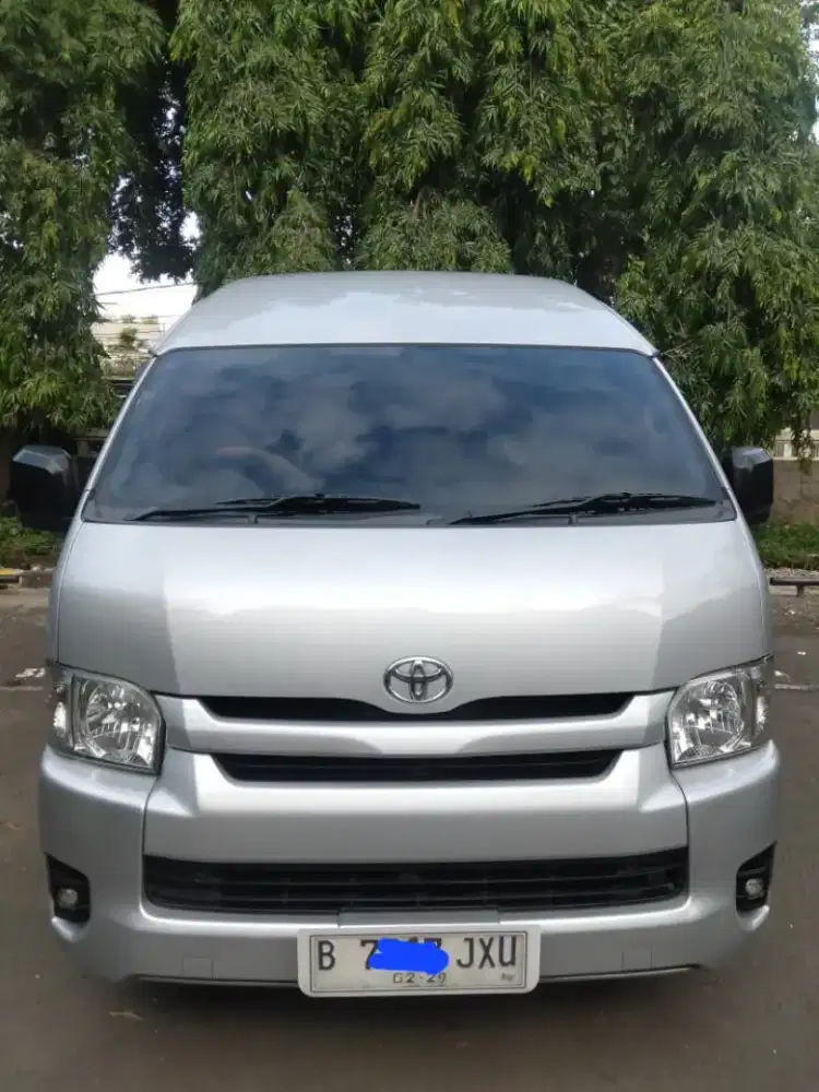 HIACE COMMUTER 3.0MT