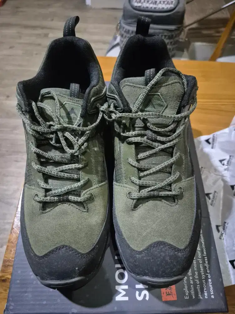 Sepatu gunung hiking Eiger ukuran 44