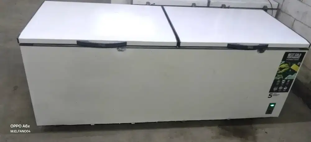 Chest freezer GEA kapasitas 1200L